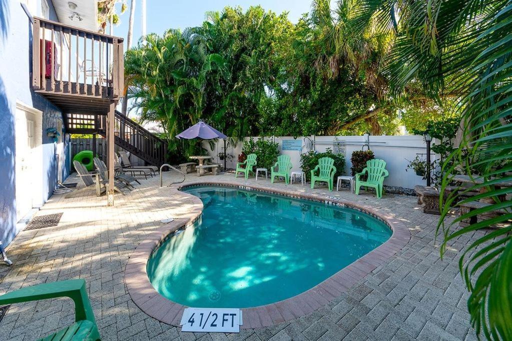 Beach Getaway Pool Condo Between The Island Marina And Beach Bradenton Beach Eksteriør billede
