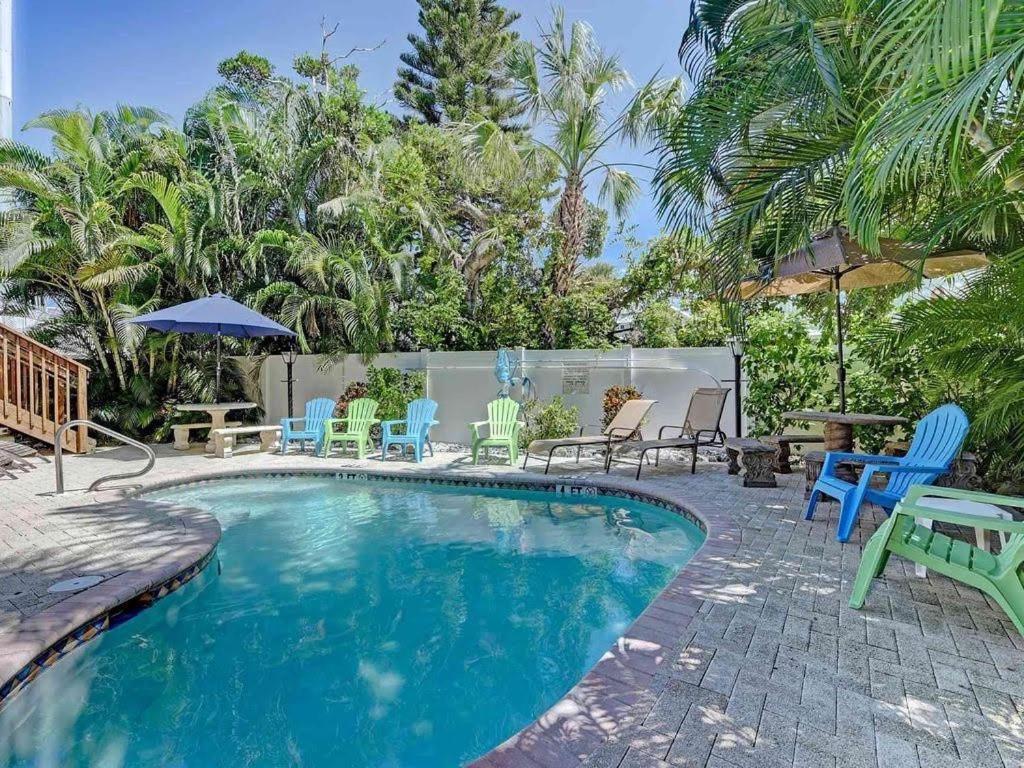 Beach Getaway Pool Condo Between The Island Marina And Beach Bradenton Beach Eksteriør billede