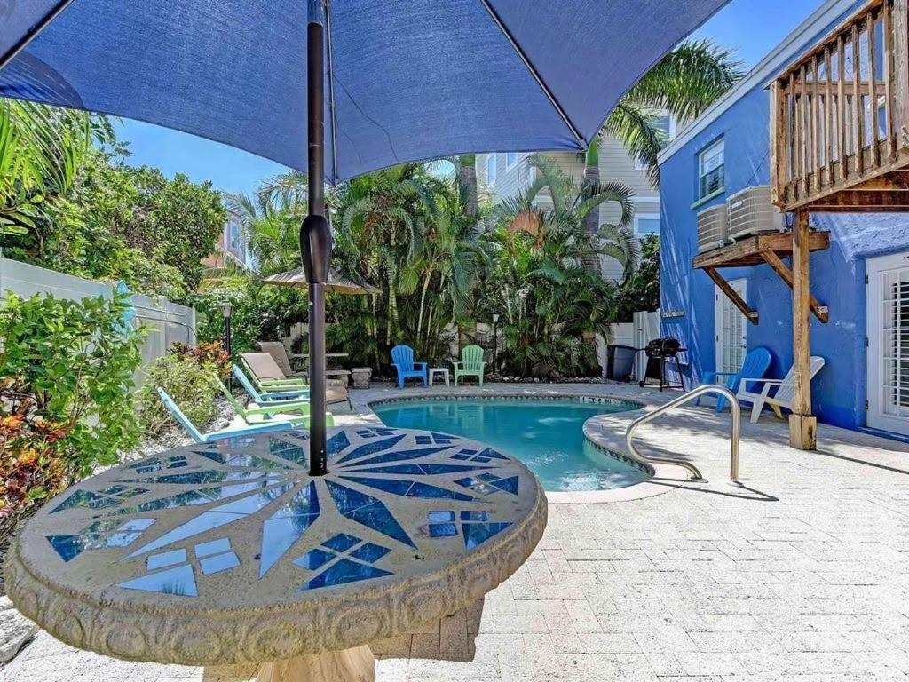 Beach Getaway Pool Condo Between The Island Marina And Beach Bradenton Beach Eksteriør billede