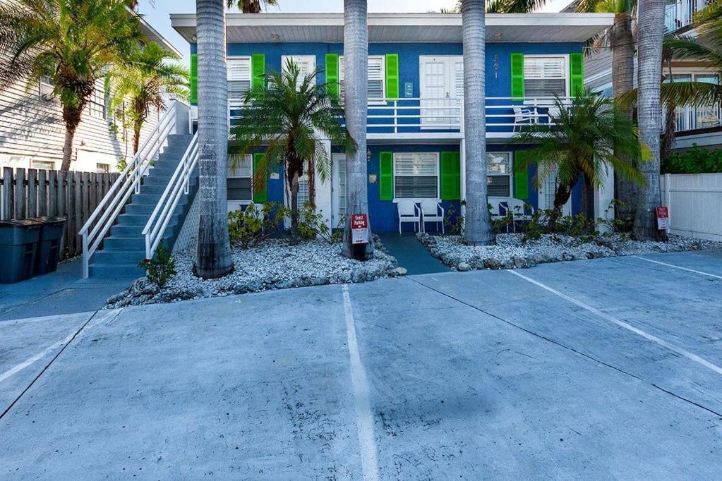 Beach Getaway Pool Condo Between The Island Marina And Beach Bradenton Beach Eksteriør billede