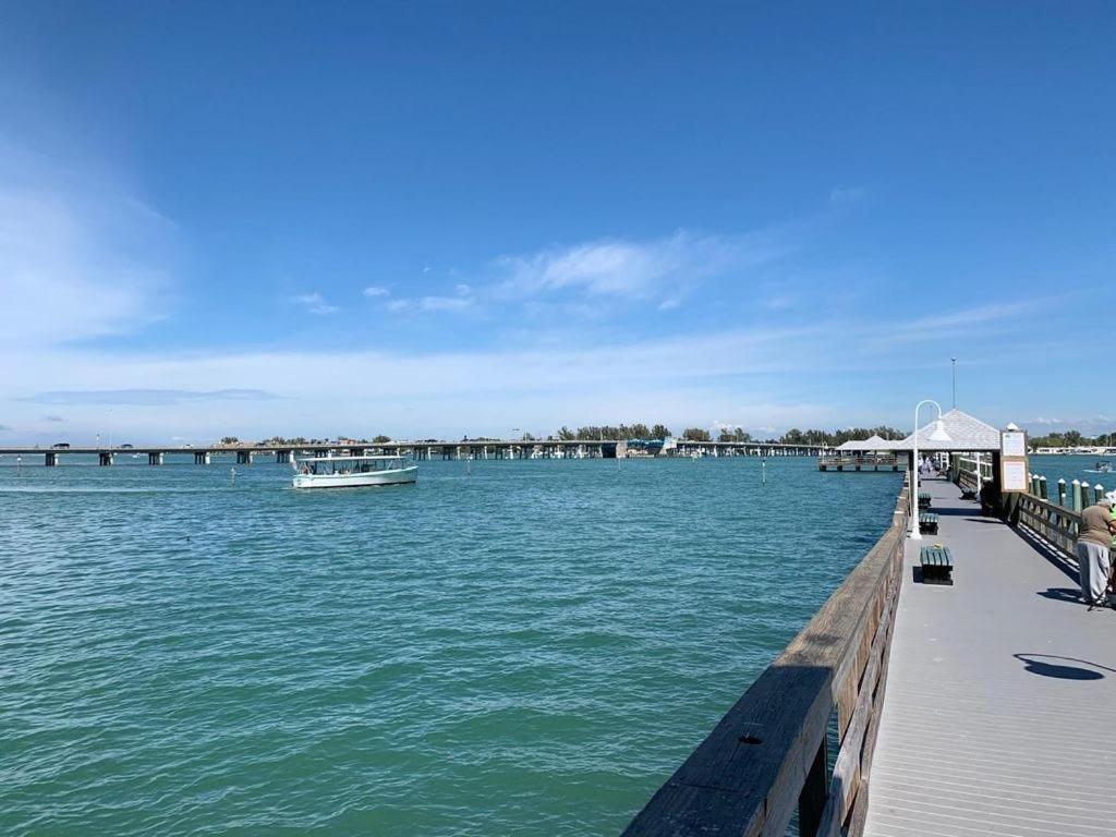 Beach Getaway Pool Condo Between The Island Marina And Beach Bradenton Beach Eksteriør billede