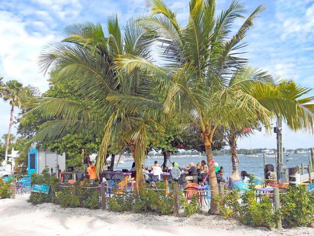 Beach Getaway Pool Condo Between The Island Marina And Beach Bradenton Beach Eksteriør billede