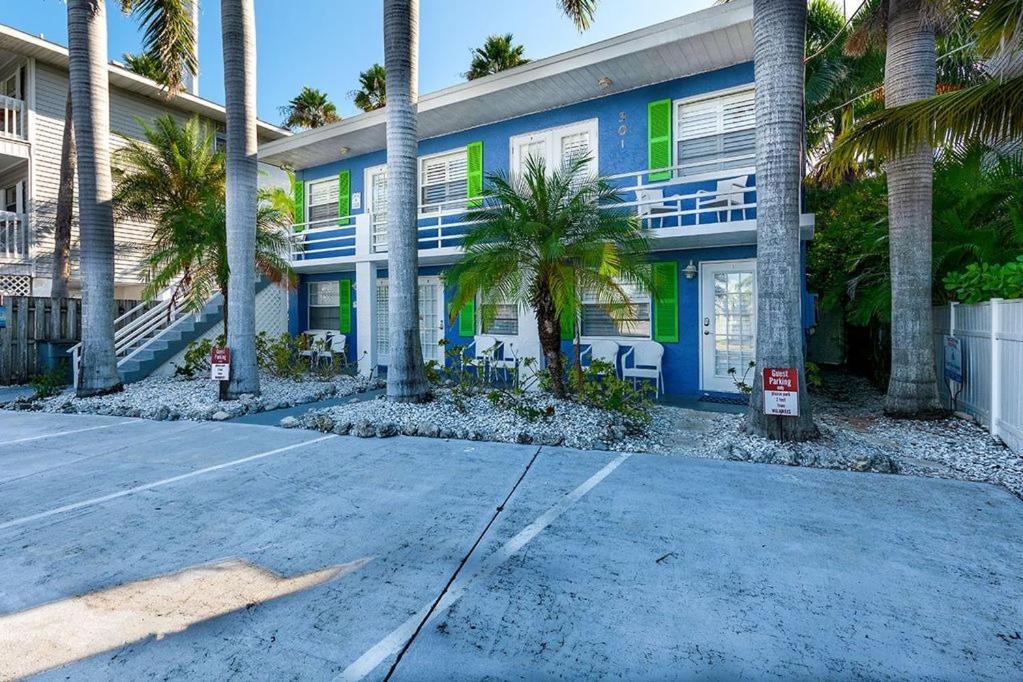 Beach Getaway Pool Condo Between The Island Marina And Beach Bradenton Beach Eksteriør billede